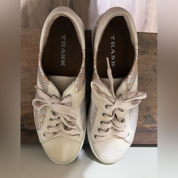 Trask Cream Sneakers Classic Low-Top Design - Picture 9 of 9